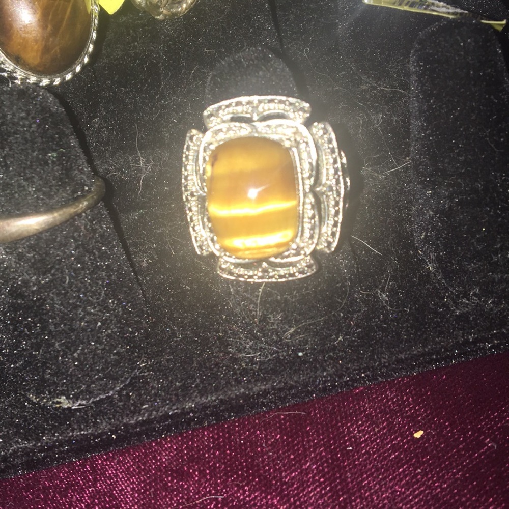 Never worn tigers eye ornate huge size 7 wow